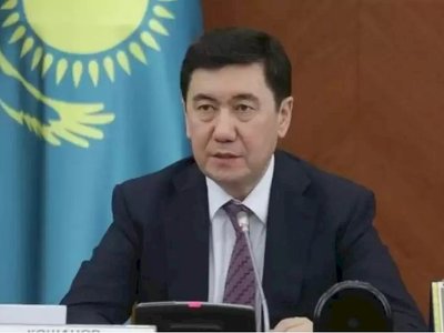 Ерлан Қошанов қазақстандықтарды Конституция күнімен құттықтады