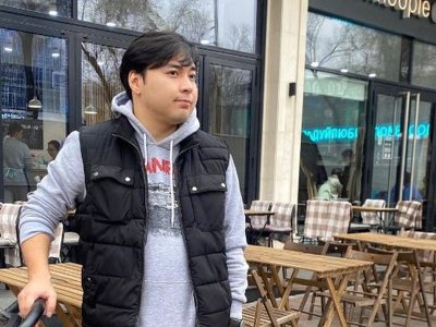 «Әке жайлы айтпаймын, қозғамаймын өлең де». Тележүргізуші Садраддиннің әніне қатысты пікір білдірді