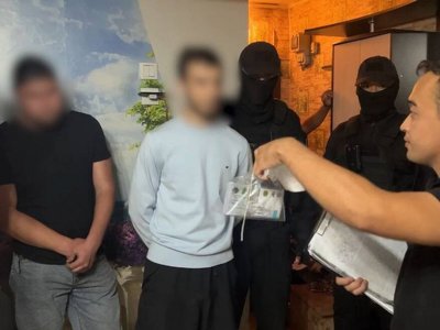 ШҚО полицейлері интернет-алаяқтар тобын құрықтады