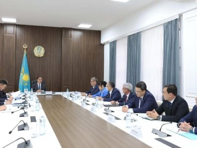 Ербол Қарашөкеев саяси партия филиалдарының басшыларымен кездесу өткізді