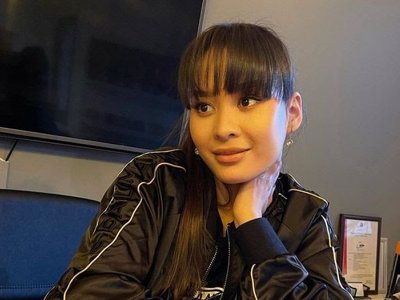 «Күйеуім өзімнен 19 жас үлкен»: әнші Индира Елемес отбасы жайлы құпиясын ашты