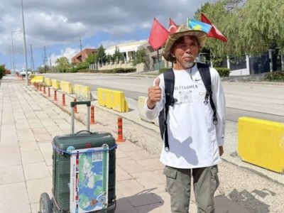 Жетпіс үш жастағы ақсақал Қазақстаннан Түркияға жаяу барды