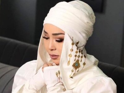Ай сайын 50 миллион, 5 айдың ақшасын бірден төлейміз деді: Айнұр Тұрсынбаева туған сіңлісінің орамалды шешіп тастағанын айтты