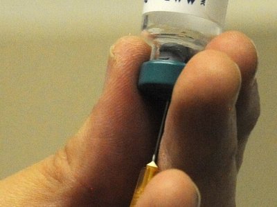 Қазақстанға қызылшаға қарсы жарты миллион екпе әкелінді