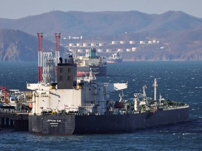 Reuters: Экспорттаған мұнайының ақшасын алу Ресейге қиын бола бастады