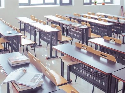 Сабақ үстінде телефон қарауға шектеу енгізілді – депутаттар заңды қабылдады