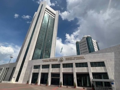 Мәжіліс даулы масс-медиа туралы заң жобасын бірінші оқылымда мақұлдады
