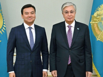 Тоқаев Qazaq tili қорына бірінші болып 7 миллион теңге к лемінде жеке жарна аударды