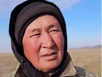 Алаяқтарға алданып қалған танымал ақын 17 жылдан бері қой бағып жүр
