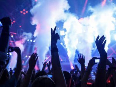 Депутат Түркиядағы түнгі клубқа барып жұмыстан қуылған мұғалімдерді жақтады