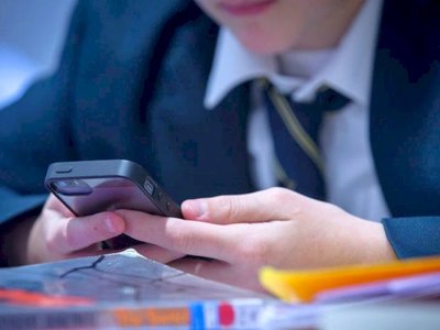 Оқушыларға сабақ уақытында телефон ұстауға заңды түрде тыйым салынуы мүмкін