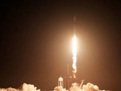 Алғаш рет айға жеке ғарыш кемесі ұшырылды