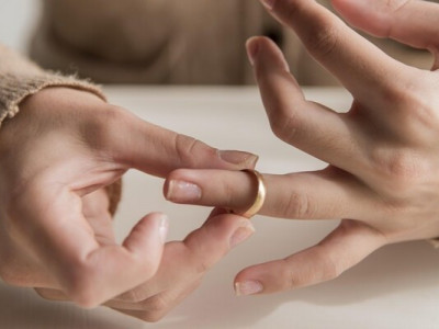 Әйел күйеуінің туыстарының үйіндегі күтпеген қонаққа ашуланып ажырасуға арыз жазған