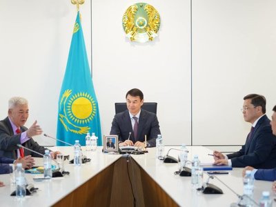 Түркістанда республикалық ономастика комиссиясы мүшелерінің...