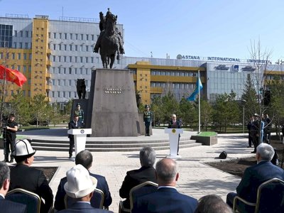 Айкөл Манас ескерткішін салтанатты түрде ашылды