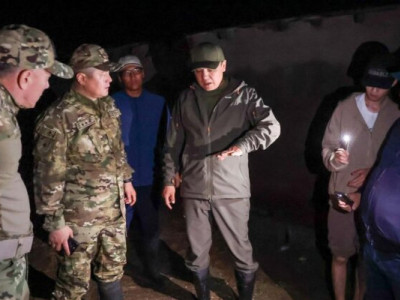 Ербол Қарашөкеев Жаңатастағы су алған аулалардың жағдайымен танысты
