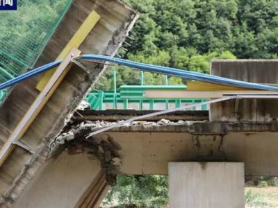 Көпір опырылып, 11 адам қаза тапты
