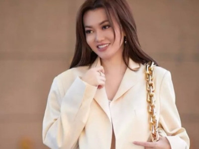 Ерке Есмахан: басымның битін сатып байып жүрмін