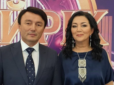 Димаш Құдайбергеннің ата-анасы Олимпиаданың күміс жүлдегеріне тон кигізді