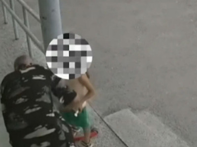 Павлодарда әкесі 6 жастағы қызын көшеде ұрып-соққан