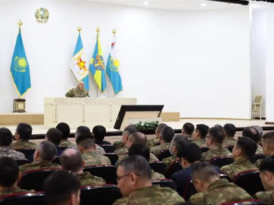 Қорғаныс министрі отандық кәсіпорындарының басшыларымен даму басымдықтарын талқылады