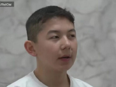 Допты жерге түсірмей 7994 рет тепкен бала рекорд жаңартпақ