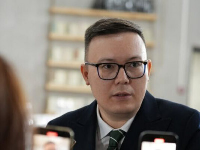 Б.Бұқарбай: «Дулат Исабековтың асында жағамызды ұстап, ұялдық»