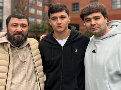Қазақстандық футбол функционері Абдукодир Хусановқа «Гелендваген» көлігін сыйлады