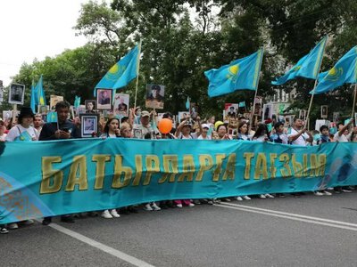 «Батырларға тағзым»: Алматыда Жеңістің 80 жылдығына арналған естелік акциясы өтті