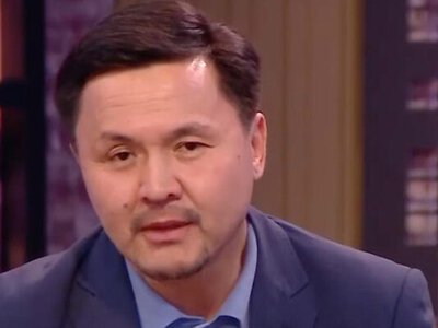 Досымжан Таңатаров не үшін 30 жылдан бері әйелін жасырып жүргенін айтты