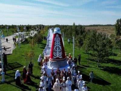 Түркістанда тігілген ең үлкен сәукеле Қазақстанның рекордтар кітабына енді