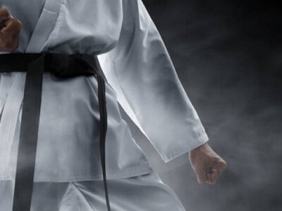 Хиджабсыз акробатикалық трюктер жасаған спортшы қамауға алынды