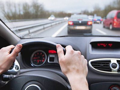 Қарағандыда 30 жыл бойы жол ережесін бірде-бір рет бұзбаған жүргізуші тұрады