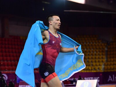 3 бөлмелі пәтер, 12 миллион теңге: Күрес федерациясы қай балуандарды марапаттады?