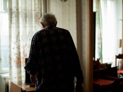 Алматыда 3 адам зейнеткерді ұрлап, баспанасын тартып алмақ болған