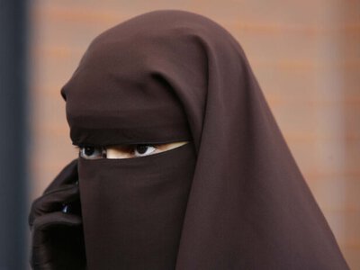 Бет-жүзді тануға кедергі келтіретін киім киген 1179 адам әкімшілік жауапкершілікке тартылды