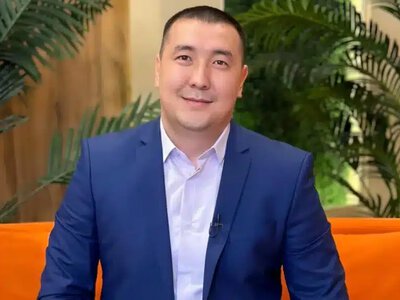 «Кінәсін мойындады»: Алматыда заңгер әрі блогер Әділетхан Молдаханның соты басталды