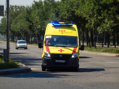 Павлодарда пышақ ұстаған ер адам жедел жәрдем қызметкерлеріне шабуыл жасады