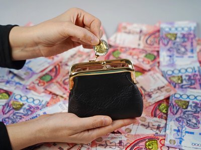 Инфляциядан 2-3% жоғары: үкімет 2029 жылға дейін халықтың табысын қалай арттырады