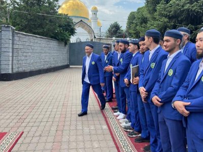 Ақсақал колледж бітіріп, жастармен бірге диплом алды
