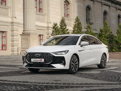 197 ат күші бар: жаңартылған Chery Arrizo 8 сатылымға шықты