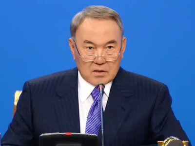 Тоқаев Назарбаевты туған күнімен құттықтады