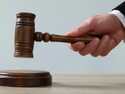 Атырауда бұрынғы жігітін сүйреп өлтірген полицей әйел жазадан босатылды