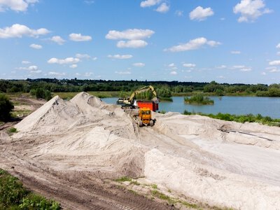Экологиялық апат: Тобыл өзенінің түбін снарядпен жарып, құм қазғандар ұсталды