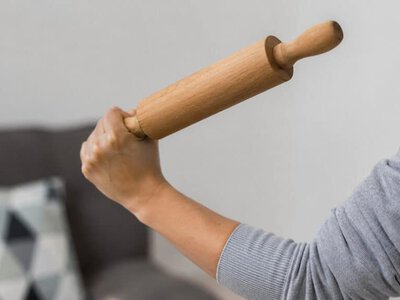 Түркістан облысында әйел күйеуін оқтаумен соққыға жыққан