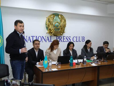 Прокурор соттан «ҚазТАГ» ісіндегі айыпталушылардың бас бостандығын шектеуді сұрады