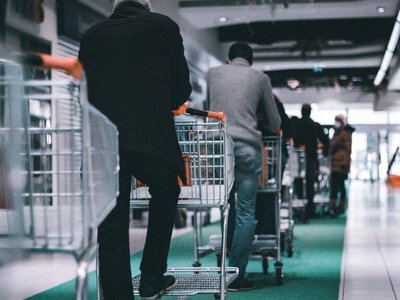 Солтүстік Кипрде қазақстандық қызды супермаркетте пышақтады