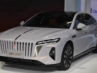 Hongqi H7 гибридке көшіп, толық жетекті нұсқасын ұсынды