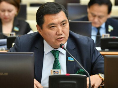Экс-депутат Бақытжан Базарбек адам қағып кетті: полиция қылмыстық іс қозғады