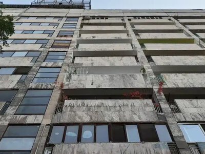 Астанада көпқабатты үйдің терезесінен секірген қыз көз жұмды